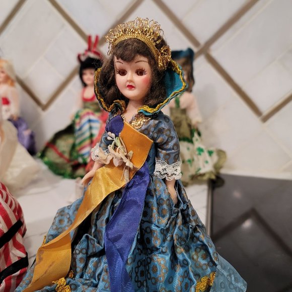 Alco dolls of the world set of 10. various conditions very ornate and pretty - Picture 4 of 16